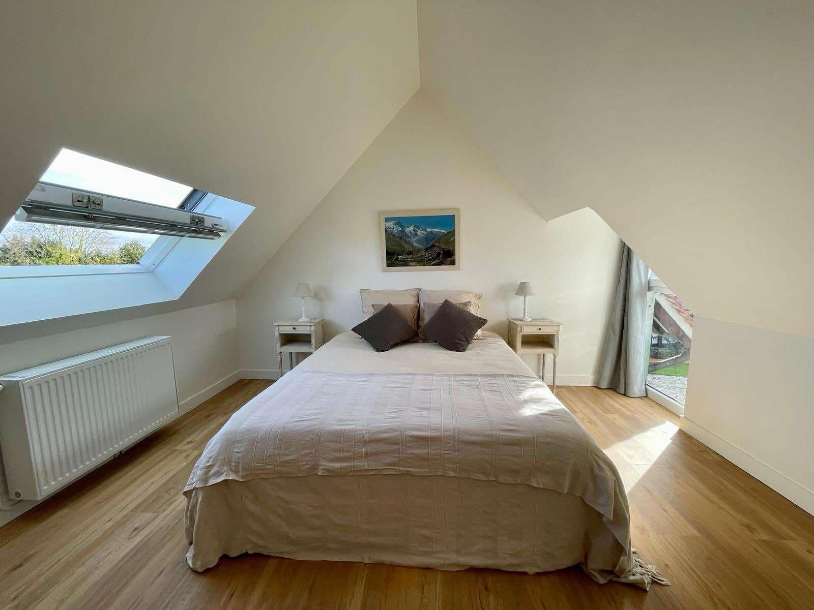 2 makuuhuonetta, työpöytä, ilmainen Wi-Fi, vuodevaatteet