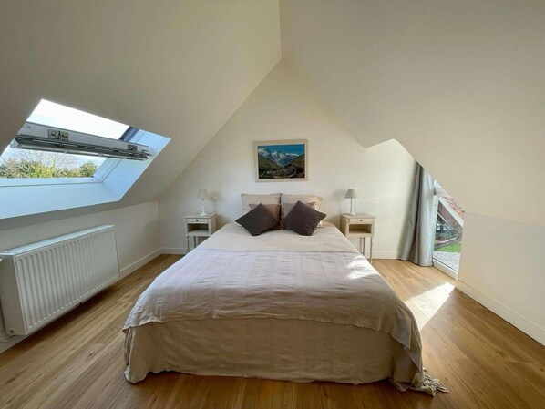 2 chambres, bureau, accès au Wi-Fi (inclus), literie fournie