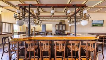 Apartment | Bar (on property)