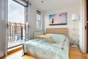 2 chambres, fer et planche à repasser, Wi-Fi, draps fournis