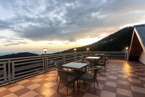 Daily buffet breakfast (INR 350 per person)