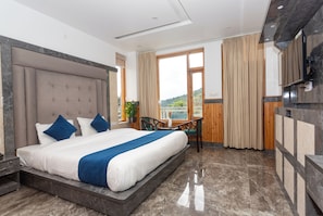 Premium Mountain view with Balcony | Desk, free WiFi, bed sheets - Tara Van (Dharamshala)