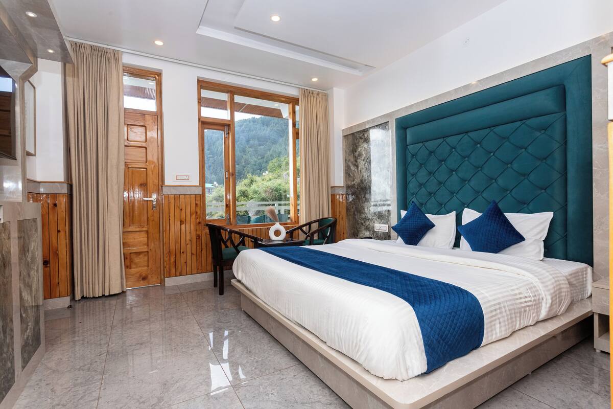 Luxury Room | Desk, free WiFi, bed sheets