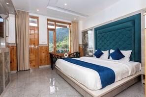 Habitació de luxe | Escriptori, wifi gratuïta i roba de llit 