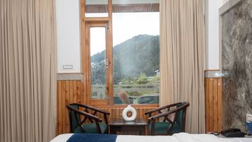 Luxury Room | Desk, free WiFi, bed sheets