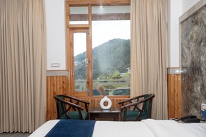 Luxury Room | Desk, free WiFi, bed sheets