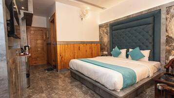 Deluxe Mountain view with Balcony | Desk, free WiFi, bed sheets