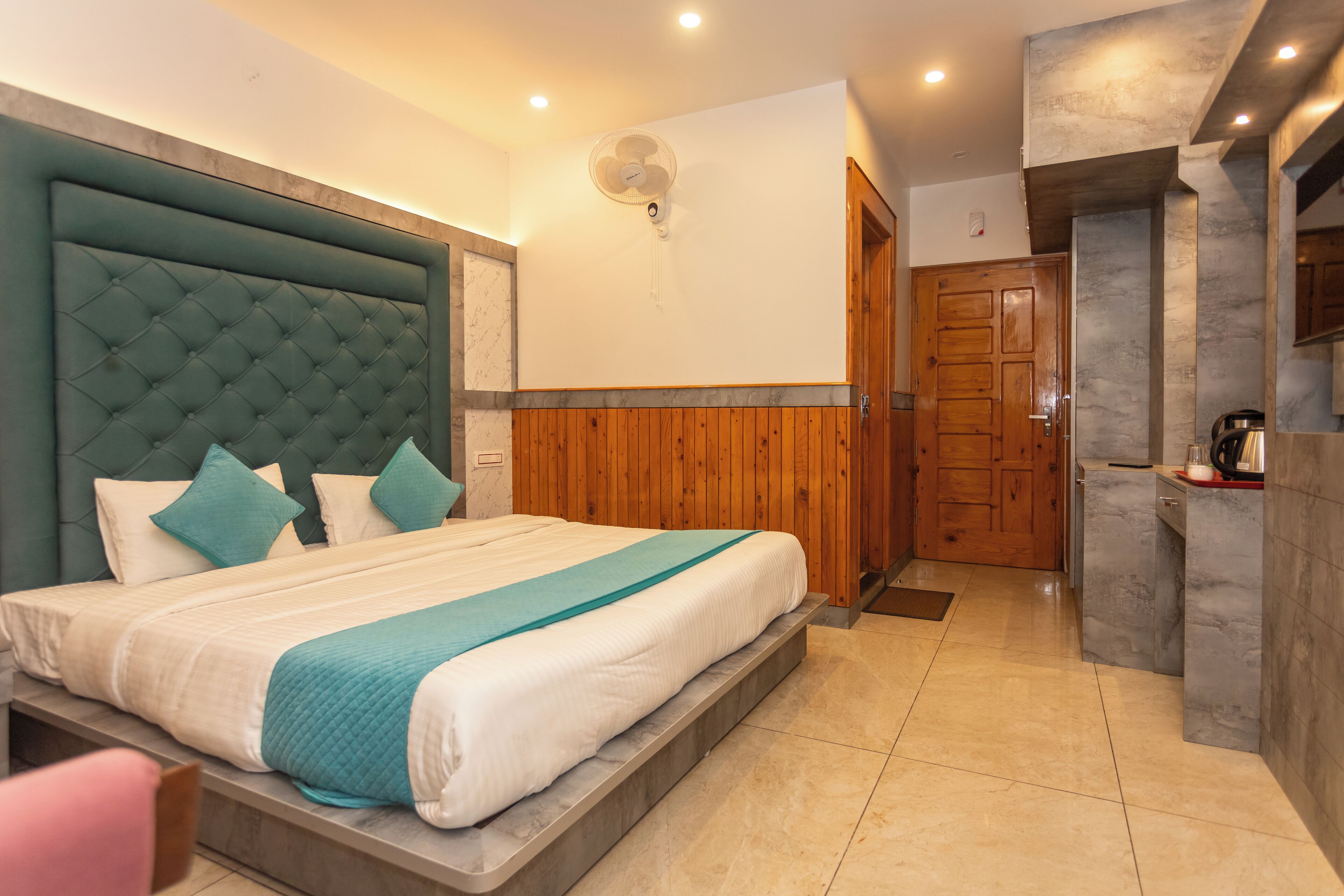 Bureau, Wi-Fi gratuit, draps fournis