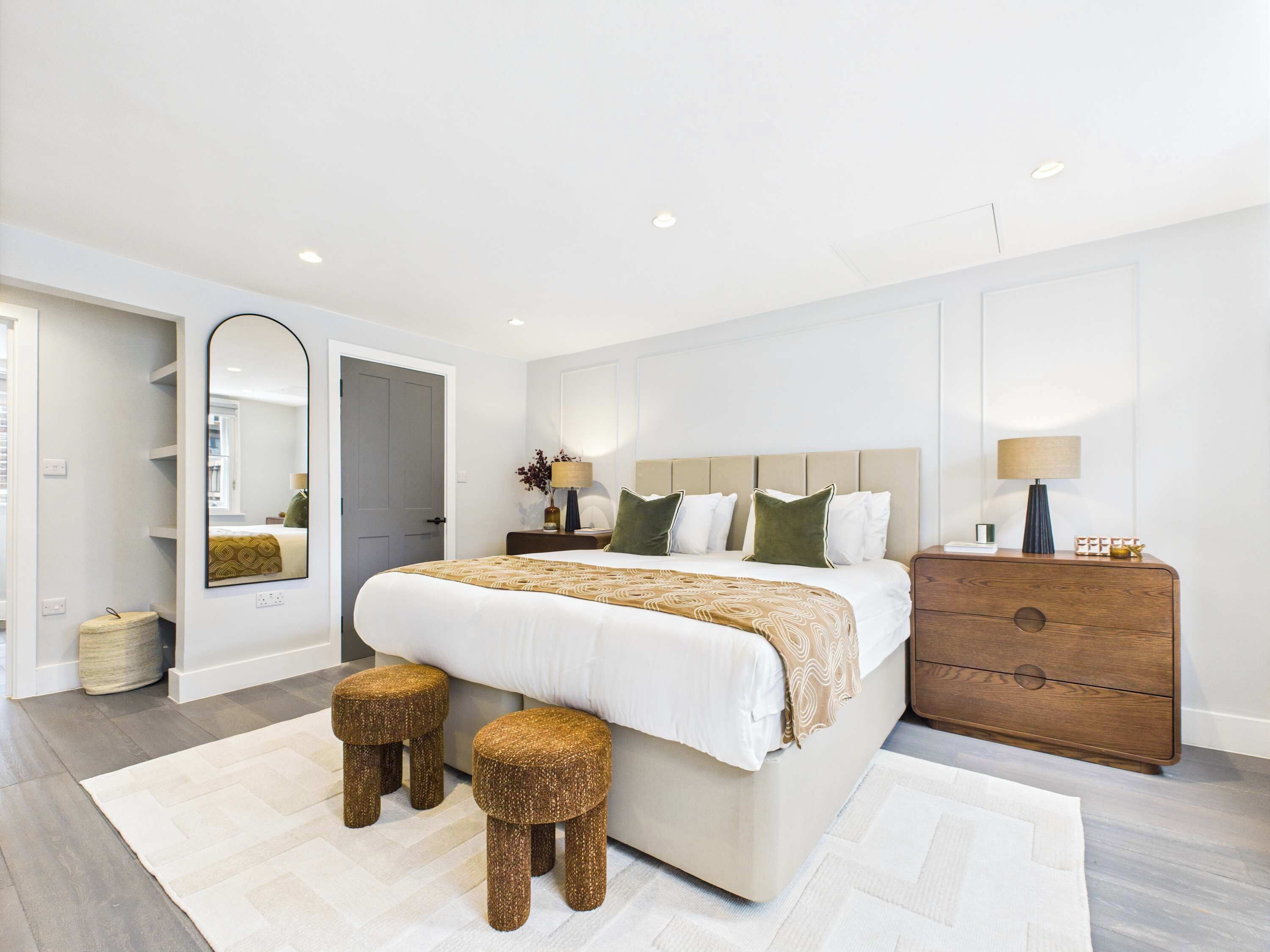 2 bedrooms, desk, iron/ironing board, travel crib