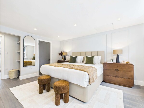 2 bedrooms, desk, iron/ironing board, travel cot