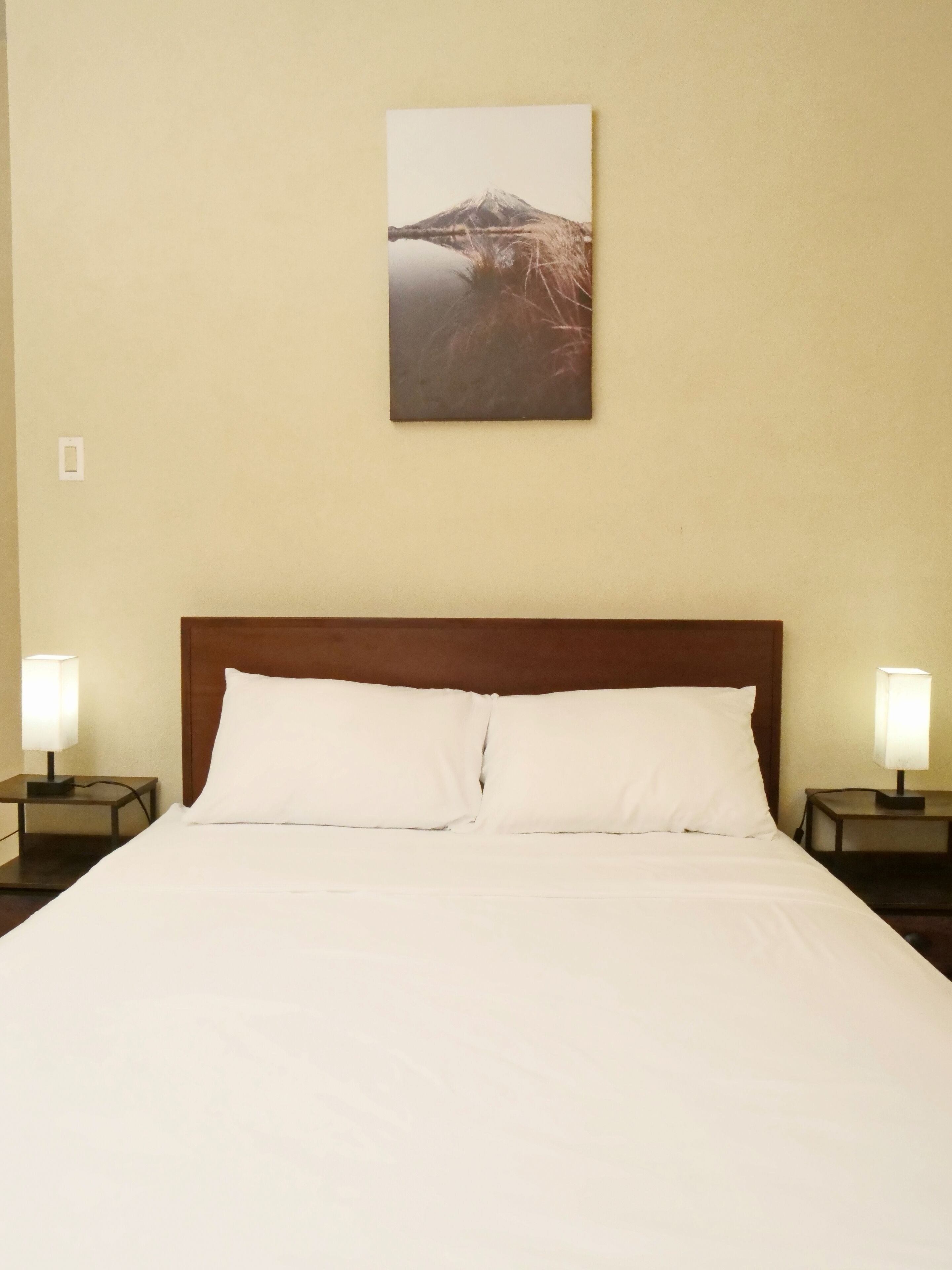 2 quartos, ferros/tábuas de passar roupa, berço de viagem