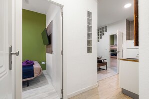 2 chambres, fer et planche à repasser, Wi-Fi, draps fournis