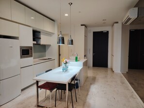 Premium Double Room, Non Smoking, City View | In-room dining