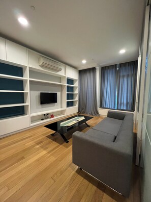 Superior-Apartment, 1 King-Bett, Nichtraucher, Klimaanlage | Wohnbereich