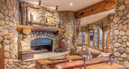 Amazing View w/ Pool, Hot Tub, Ski In/Out!
