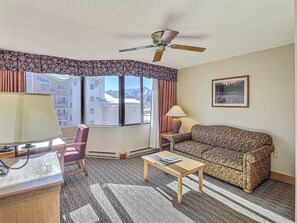 TV, offices - Amazing View Top Floor w Pool, Hot Tub, Ski In-Out (Crested Butte)