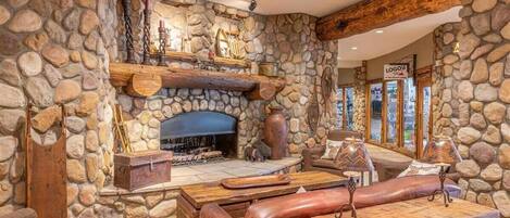 المنشأة من الداخل