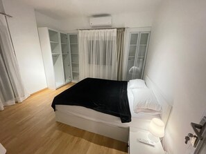 3 chambres, fer et planche à repasser, Wi-Fi, draps fournis