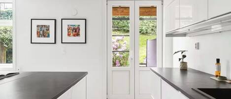 Oven, stovetop, dishwasher