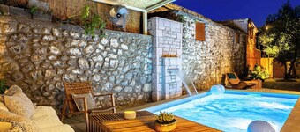 The Secret Garden - Courtyard & Private Pool Villa