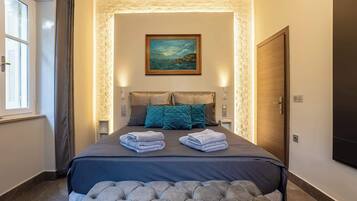 2 bedrooms, iron/ironing board, travel cot, WiFi