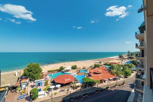 Admiral Amazing Sea Apartment