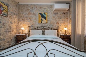 3 bedrooms, iron/ironing board, travel cot, WiFi