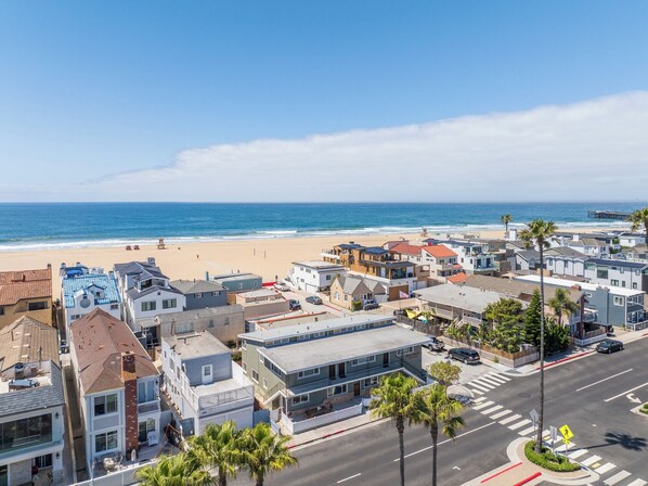 Beach nearby - 4 Bedroom Lower Unit - 1 Block from beach and parks (Newport Beach)
