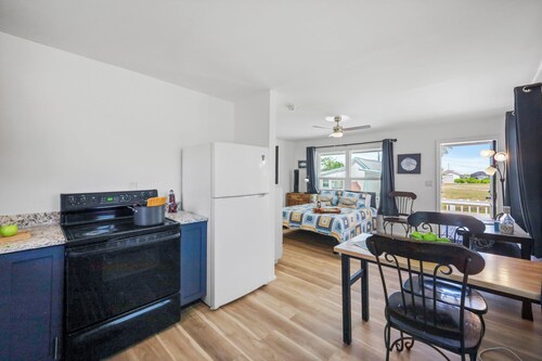 Goodland Condo | A Short Walk to Great Restaurants