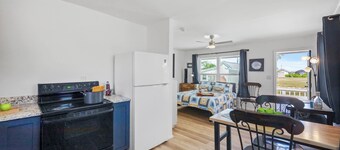 Condo located in Goodland just a short walk from great food