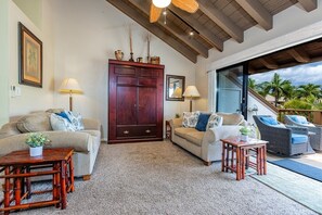 Living area - Maui Kamaole M207 2 Bedroom Condo (Kihei)