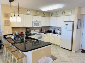 Appart'hôtel, 2 chambres | Cuisine privée | Réfrigérateur, four, cafetière/bouilloire, grille-pain