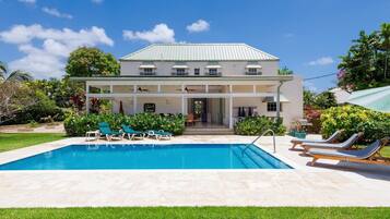 House, 3 Bedrooms | Pool