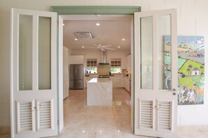 House, 3 Bedrooms | Private kitchen | Fridge, oven, coffee/tea maker, toaster - Rosedale 3 Home (Worthing)