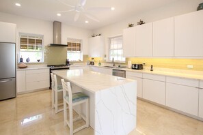 House, 3 Bedrooms | Private kitchen | Fridge, oven, coffee/tea maker, toaster - Rosedale 3 Home (Worthing)