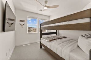 3 chambres, espace de travail pour ordinateur portable