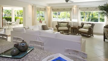 Condo, 3 Bedrooms | Living area