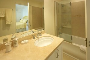 Apartment, 3 Schlafzimmer | Badezimmer | Handtücher