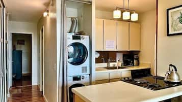 Condo, 1 Bedroom | Private kitchen | Fridge, oven, coffee/tea maker, toaster
