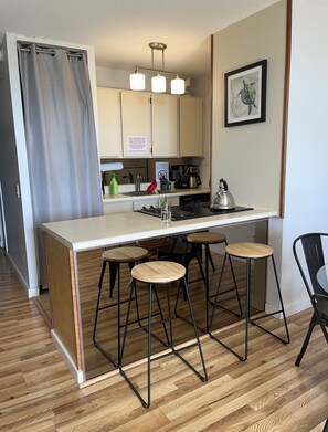 Appart'hôtel, 1 chambre | Cuisine privée | Réfrigérateur, four, cafetière/bouilloire, grille-pain