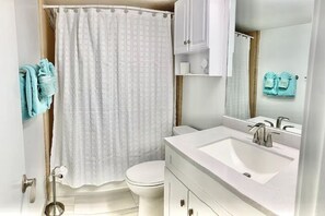 Condo, 1 Bedroom | Bathroom | Towels
