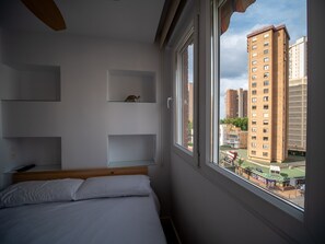 1 chambre, fer et planche à repasser, Wi-Fi gratuit, draps fournis