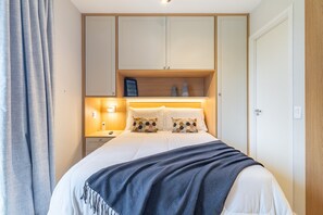 Een strijkplank/strijkijzer, gratis wifi, beddengoed