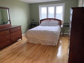 3 chambres, fer et planche à repasser, Wi-Fi, draps fournis