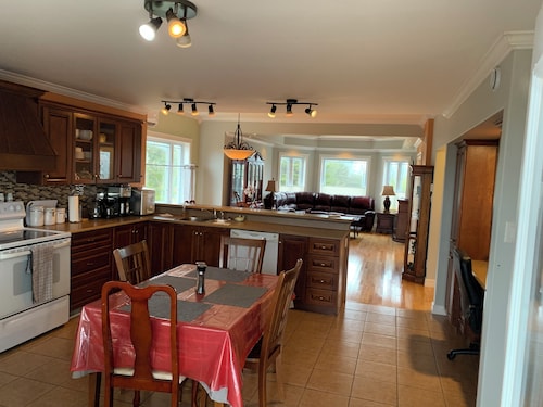 Charming 3-bedroom house with WiFi and AC in Bay Roberts