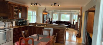 Charming 3-bedroom house with WiFi and AC in Bay Roberts