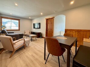 TV, stereo - Remodeled 1-Bedroom Condo w/ amazing Views in Avon (Avon)