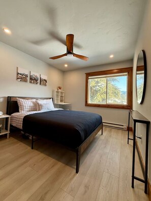 1 bedroom, desk, iron/ironing board, WiFi - Remodeled 1-Bedroom Condo w/ amazing Views in Avon (Avon)