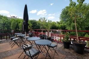 Outdoor dining - "Les Villas du Parc" - Vittel Thermal Park

"AMBROISE" Guesthouse (Vittel)