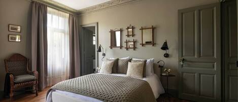 1 habitación, tabla de planchar con plancha, wifi gratis y ropa de cama